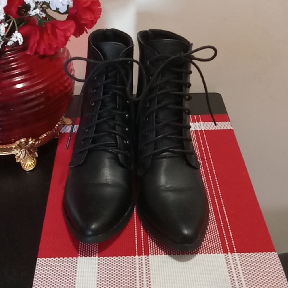Boots heels is velvet just wipe clean (nice).